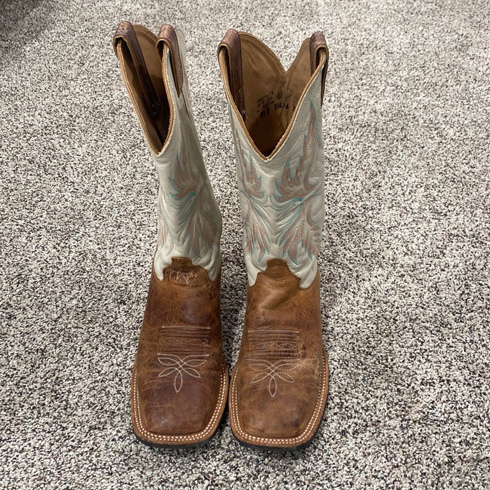 Women’s Justin boots
